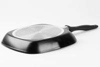 Panvica_MagicHome_Black_Line__grilovacia__28_cm_3