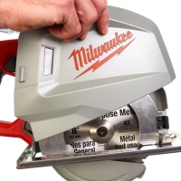 Pila_Milwaukee_MCS_66__203mm__1800W__okruzna_na_kov_2